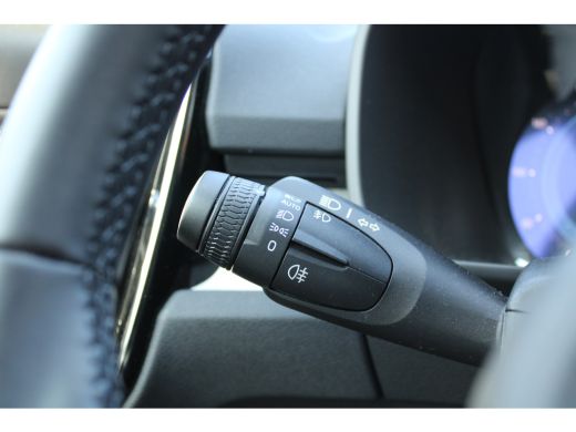 Volvo  XC40 2.0 B4 Plus Dark Trekhaak | Harman Kardon | Stoel + stuur verwarming | Camera | Adaptive cruise c... ActivLease financial lease