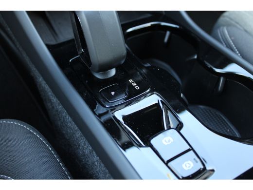 Volvo  XC40 2.0 B4 Plus Dark Trekhaak | Harman Kardon | Stoel + stuur verwarming | Camera | Adaptive cruise c... ActivLease financial lease