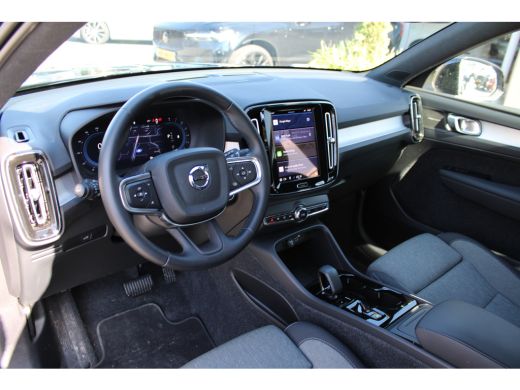 Volvo  XC40 2.0 B4 Plus Dark Trekhaak | Harman Kardon | Stoel + stuur verwarming | Camera | Adaptive cruise c... ActivLease financial lease