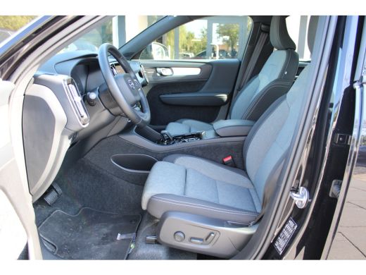 Volvo  XC40 2.0 B4 Plus Dark Trekhaak | Harman Kardon | Stoel + stuur verwarming | Camera | Adaptive cruise c... ActivLease financial lease