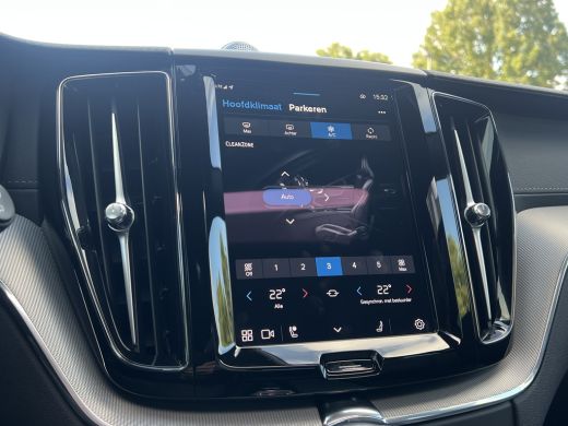 Volvo  XC60 T8 Plug-in hybrid AWD Ultra Black Edition | Luchtvering | Trekhaak | Panoramadak | Bowers & Wilki... ActivLease financial lease