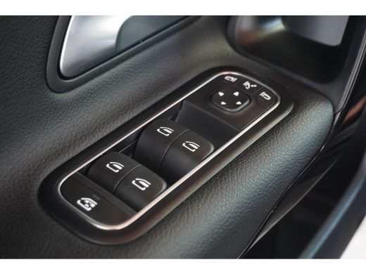 Mercedes-Benz A-Klasse 180 Business Solution | Sportstoelen Half Leder | Automaat | Camera | Breedbeeld Navi | BTW-Auto! | ActivLease financial lease