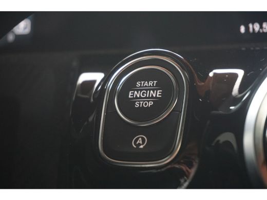 Mercedes-Benz A-Klasse 180 Business Solution | Sportstoelen Half Leder | Automaat | Camera | Breedbeeld Navi | BTW-Auto! | ActivLease financial lease