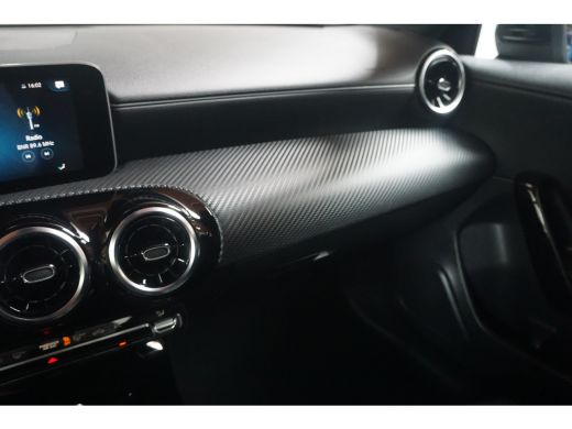 Mercedes-Benz A-Klasse 180 Business Solution | Sportstoelen Half Leder | Automaat | Camera | Breedbeeld Navi | BTW-Auto! | ActivLease financial lease