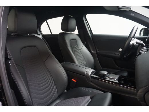 Mercedes-Benz A-Klasse 180 Business Solution | Sportstoelen Half Leder | Automaat | Camera | Breedbeeld Navi | BTW-Auto! | ActivLease financial lease