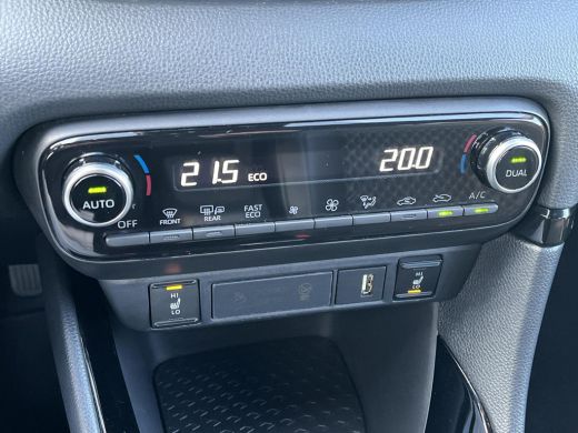 Toyota Yaris 1.5 Hybrid Executive | Bi-tone | Carplay | Dode hoek waarschuwing | Parkeersensoren | ActivLease financial lease