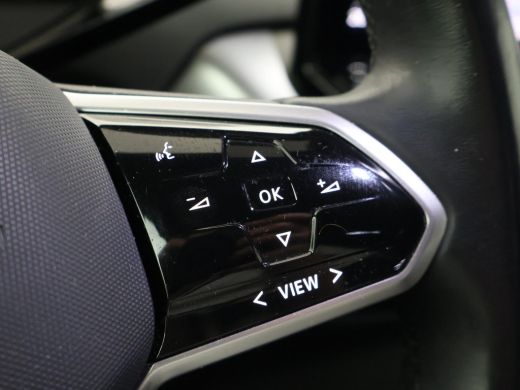 Volkswagen ID.4 First 77 kWh 1st EDITION + WEGKL. TREKHAAK | 20 INCH | CAMERA | STOELVERW. | APPLE CARPLAY ActivLease financial lease
