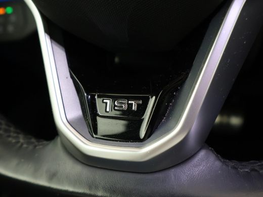 Volkswagen ID.4 First 77 kWh 1st EDITION + WEGKL. TREKHAAK | 20 INCH | CAMERA | STOELVERW. | APPLE CARPLAY ActivLease financial lease