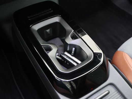 Volkswagen ID.4 First 77 kWh 1st EDITION + WEGKL. TREKHAAK | 20 INCH | CAMERA | STOELVERW. | APPLE CARPLAY ActivLease financial lease