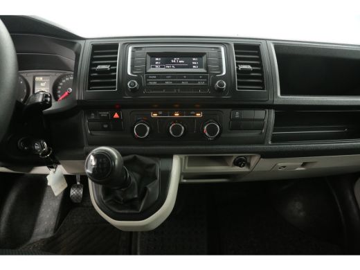 Volkswagen Transporter 2.0 TDI L1H1 | 150PK | Airco | Cruise | Parkeersensoren | Trekhaak ActivLease financial lease