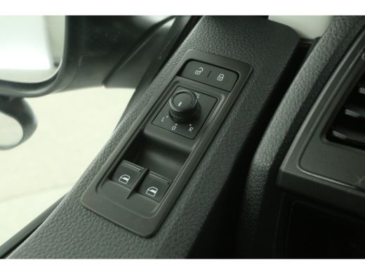 Volkswagen Transporter 2.0 TDI L1H1 | 150PK | Airco | Cruise | Parkeersensoren | Trekhaak ActivLease financial lease