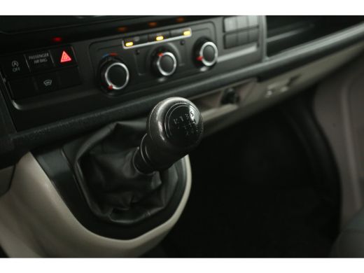 Volkswagen Transporter 2.0 TDI L1H1 | 150PK | Airco | Cruise | Parkeersensoren | Trekhaak ActivLease financial lease