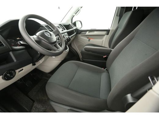Volkswagen Transporter 2.0 TDI L1H1 | 150PK | Airco | Cruise | Parkeersensoren | Trekhaak ActivLease financial lease