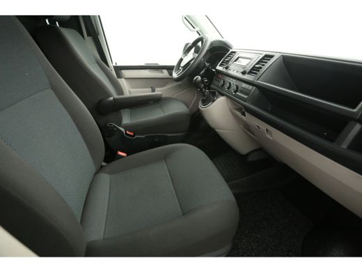 Volkswagen Transporter 2.0 TDI L1H1 | 150PK | Airco | Cruise | Parkeersensoren | Trekhaak ActivLease financial lease