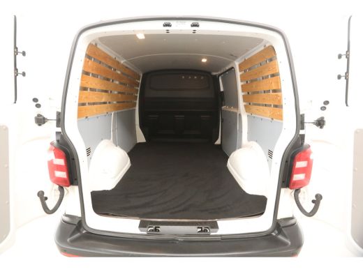 Volkswagen Transporter 2.0 TDI L1H1 | 150PK | Airco | Cruise | Parkeersensoren | Trekhaak ActivLease financial lease