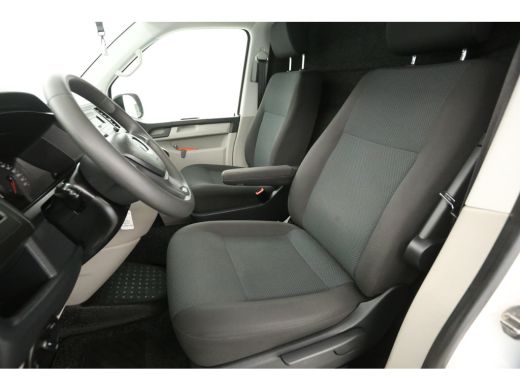 Volkswagen Transporter 2.0 TDI L1H1 | 150PK | Airco | Cruise | Parkeersensoren | Trekhaak ActivLease financial lease