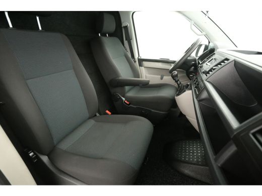 Volkswagen Transporter 2.0 TDI L1H1 | 150PK | Airco | Cruise | Parkeersensoren | Trekhaak ActivLease financial lease