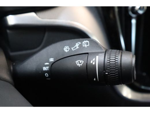 Volvo  V60 T6 350PK AWD Plus Dark | Trekhaak | 360&deg; | Contourstoelen | HK | All Season ActivLease financial lease