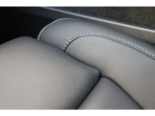 Volvo  XC40 B4 200PK Plus Dark | Lounge Pack | 360° | 20" | Leder | Privacy glas ActivLease financial lease