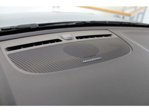 Volvo  XC40 B4 200PK Plus Dark | Lounge Pack | 360° | 20" | Leder | Privacy glas ActivLease financial lease