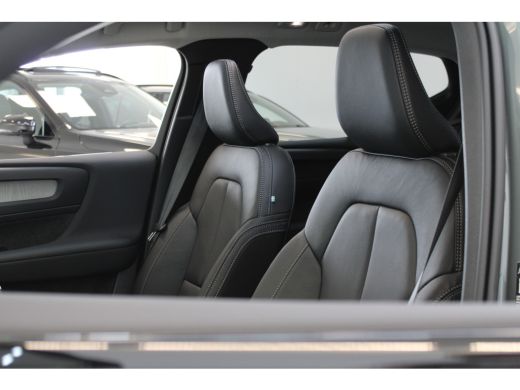 Volvo  XC40 B4 200PK Plus Dark | Lounge Pack | 360° | 20" | Leder | Privacy glas ActivLease financial lease