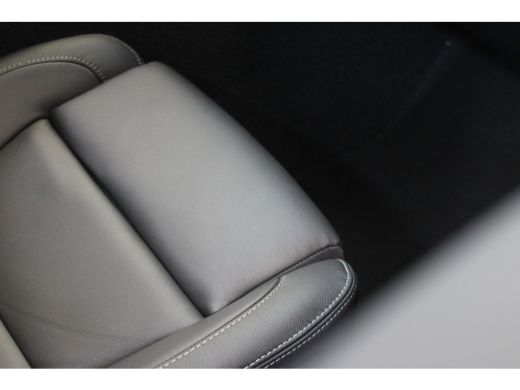 Volvo  XC40 B4 200PK Plus Dark | Lounge Pack | 360° | 20" | Leder | Privacy glas ActivLease financial lease
