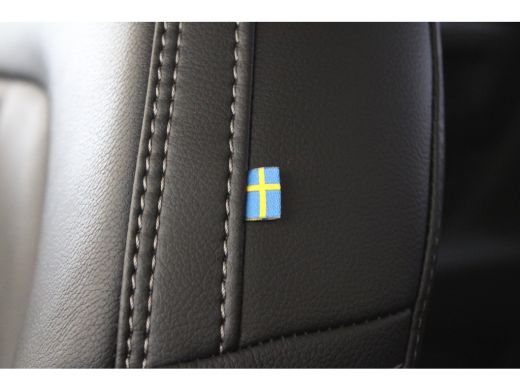 Volvo  XC40 B4 200PK Plus Dark | Lounge Pack | 360° | 20" | Leder | Privacy glas ActivLease financial lease