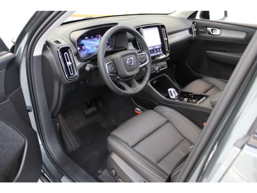 Volvo  XC40 B4 200PK Plus Dark | Lounge Pack | 360° | 20" | Leder | Privacy glas ActivLease financial lease