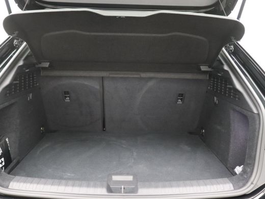 Audi A3 Sportback 45 TFSI e S edition Competition 245PK S-tronic Pano-Schuifdak, Keyless, Stoelverwarming... ActivLease financial lease