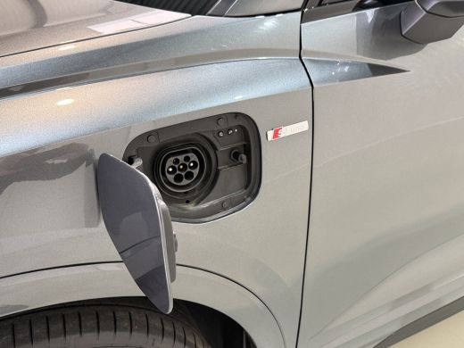 Audi Q3 45 TFSI e S Edition | trekhaak ActivLease financial lease