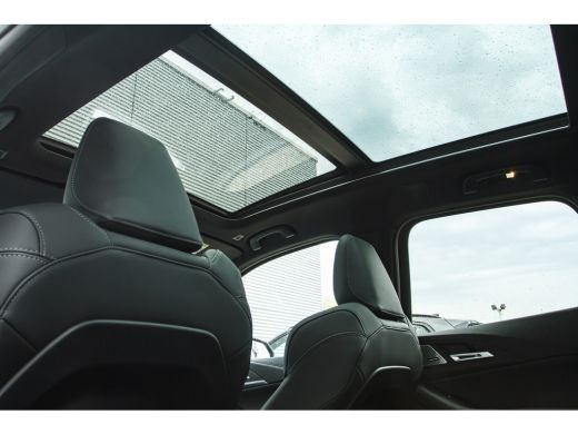 BMW 2 Serie 225e xDrive M Sport Automaat / Panoramadak / Sportstoelen / Achteruitrijcamera / M Adaptief onder... ActivLease financial lease