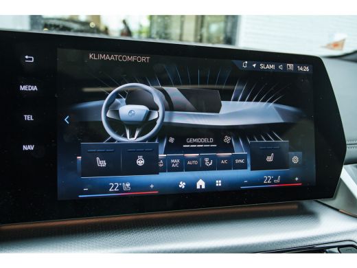 BMW 2 Serie 225e xDrive M Sport Automaat / Panoramadak / Sportstoelen / Achteruitrijcamera / M Adaptief onder... ActivLease financial lease
