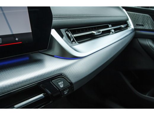 BMW 2 Serie 225e xDrive M Sport Automaat / Panoramadak / Sportstoelen / Achteruitrijcamera / M Adaptief onder... ActivLease financial lease