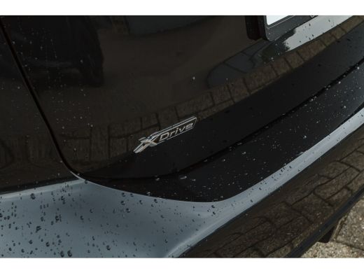 BMW 2 Serie 225e xDrive M Sport Automaat / Panoramadak / Sportstoelen / Achteruitrijcamera / M Adaptief onder... ActivLease financial lease
