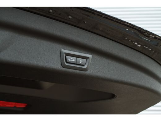 BMW 2 Serie 225e xDrive M Sport Automaat / Panoramadak / Sportstoelen / Achteruitrijcamera / M Adaptief onder... ActivLease financial lease