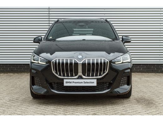 BMW 2 Serie 225e xDrive M Sport Automaat / Panoramadak / Sportstoelen / Achteruitrijcamera / M Adaptief onder... ActivLease financial lease