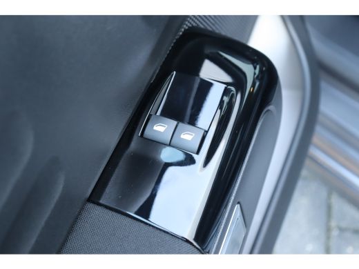 Citroën C3 Citroën 1.2 PURETECH 110PK SHINE AUTOMAAT / NAVI / CLIMA / LED / PDC / 16" LM  / BLUETOOTH / CRUI... ActivLease financial lease