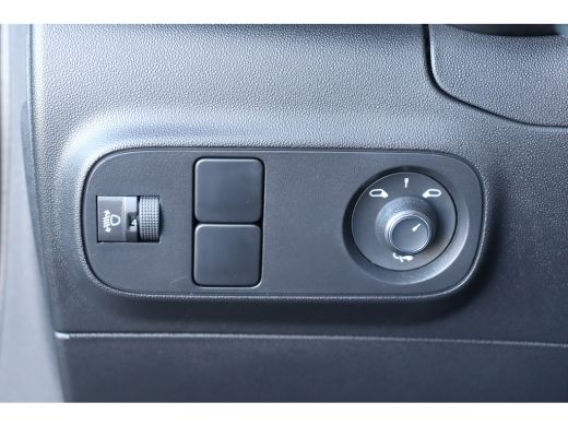 Citroën C3 Citroën 1.2 PURETECH 110PK SHINE AUTOMAAT / NAVI / CLIMA / LED / PDC / 16" LM  / BLUETOOTH / CRUI... ActivLease financial lease