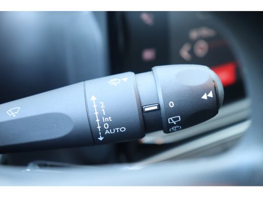 Citroën C3 Citroën 1.2 PURETECH 110PK SHINE AUTOMAAT / NAVI / CLIMA / LED / PDC / 16" LM  / BLUETOOTH / CRUI... ActivLease financial lease