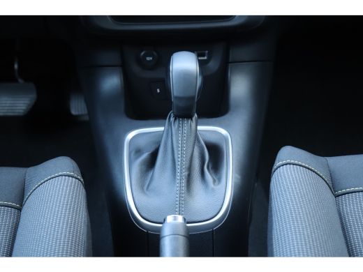 Citroën C3 Citroën 1.2 PURETECH 110PK SHINE AUTOMAAT / NAVI / CLIMA / LED / PDC / 16" LM  / BLUETOOTH / CRUI... ActivLease financial lease
