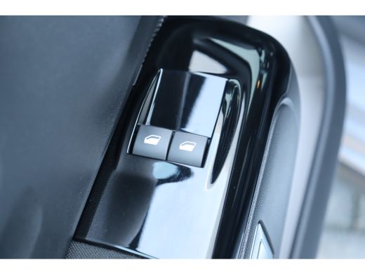 Citroën C3 Citroën 1.2 PURETECH 110PK SHINE AUTOMAAT / NAVI / CLIMA / LED / PDC / 16" LM  / BLUETOOTH / CRUI... ActivLease financial lease