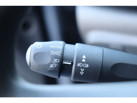 Citroën C3 Citroën 1.2 PURETECH 110PK SHINE AUTOMAAT / NAVI / CLIMA / LED / PDC / 16" LM  / BLUETOOTH / CRUI... ActivLease financial lease