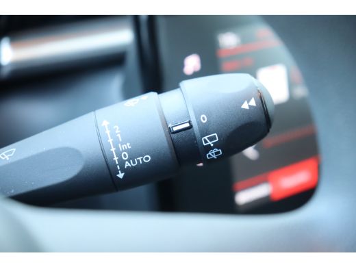 Citroën C3 Citroën 1.2 PURETECH 110PK SHINE AUTOMAAT / NAVI / CLIMA / LED / PDC / 16" LM  / BLUETOOTH / CRUI... ActivLease financial lease