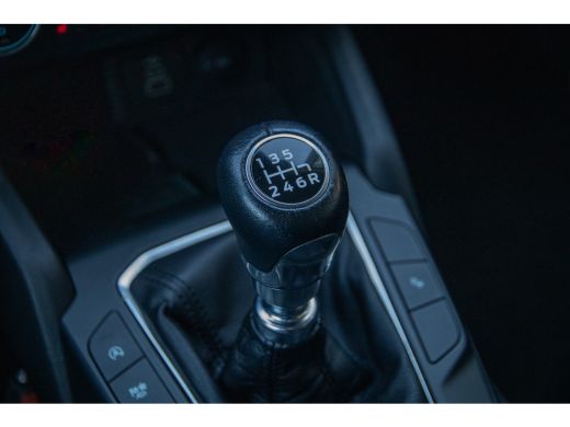 Ford Focus 1.0 EcoBoost Hybrid Titanium Style | Stoel/stuur/voorruit verwarming | Cruise | Apple Carplay/And... ActivLease financial lease