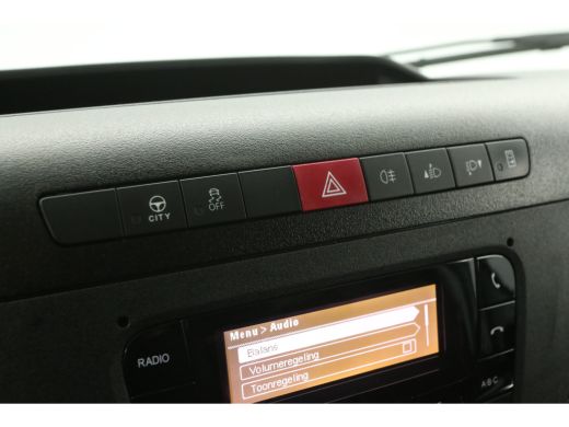 Iveco Daily 35S16V 2.3 352 L2H2 | 157PK | 3500kg Trekgew. | Automaat | Airco | Parkeersensoren | 3 Persoons ActivLease financial lease