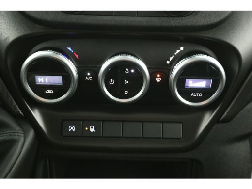 Iveco Daily 35S16V 2.3 352 L2H2 | 157PK | 3500kg Trekgew. | Automaat | Airco | Parkeersensoren | 3 Persoons ActivLease financial lease