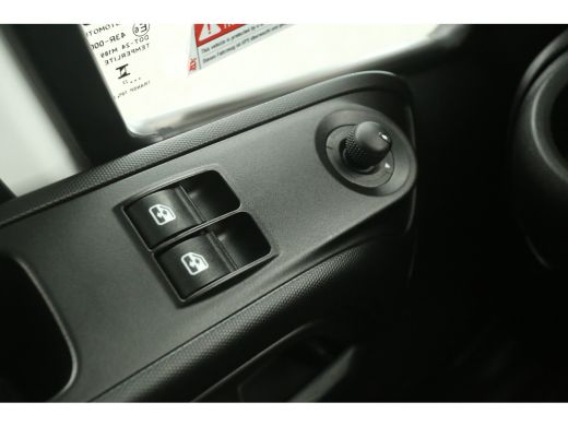 Iveco Daily 35S16V 2.3 352 L2H2 | 157PK | 3500kg Trekgew. | Automaat | Airco | Parkeersensoren | 3 Persoons ActivLease financial lease
