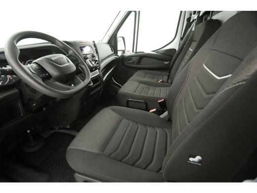 Iveco Daily 35S16V 2.3 352 L2H2 | 157PK | 3500kg Trekgew. | Automaat | Airco | Parkeersensoren | 3 Persoons ActivLease financial lease