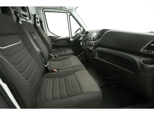 Iveco Daily 35S16V 2.3 352 L2H2 | 157PK | 3500kg Trekgew. | Automaat | Airco | Parkeersensoren | 3 Persoons ActivLease financial lease