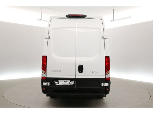 Iveco Daily 35S16V 2.3 352 L2H2 | 157PK | 3500kg Trekgew. | Automaat | Airco | Parkeersensoren | 3 Persoons ActivLease financial lease